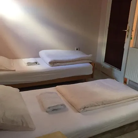 Relax Vendeghaz Es Apartman بيت ضيافة *