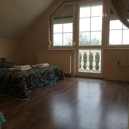 بيت ضيافة Relax Vendeghaz Es Apartman
