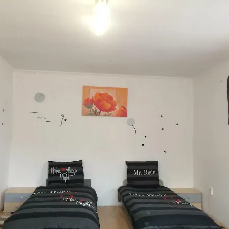Relax Vendeghaz Es Apartman بيت ضيافة ديبريتْسين