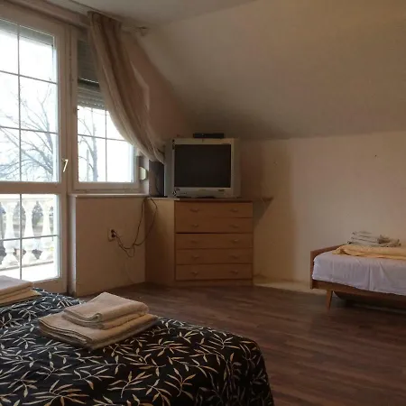 Relax Vendeghaz Es Apartman بيت ضيافة ديبريتْسين