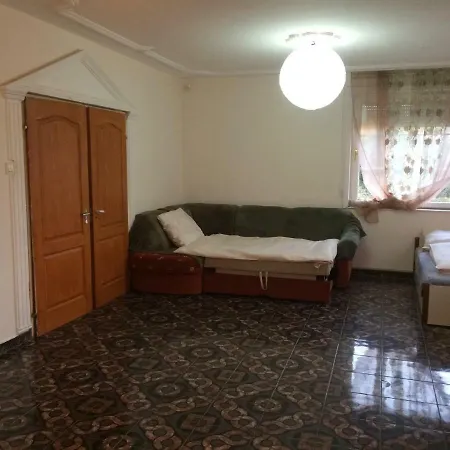 بيت ضيافة Relax Vendeghaz Es Apartman *