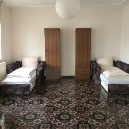 Relax Vendeghaz Es Apartman بيت ضيافة ديبريتْسين