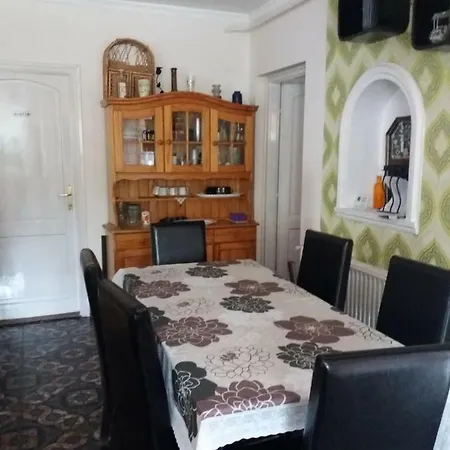 Relax Vendeghaz Es Apartman بيت ضيافة